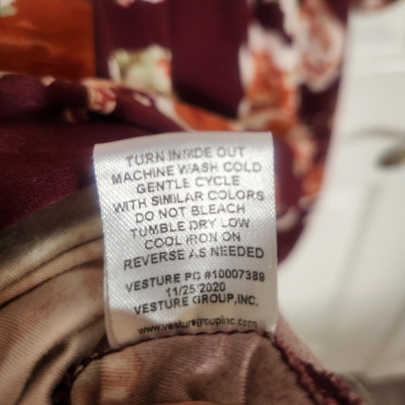 *2 for $20*Girls Burgundy Floral long sleeve A line dress size 7 - Picture 5 of 6